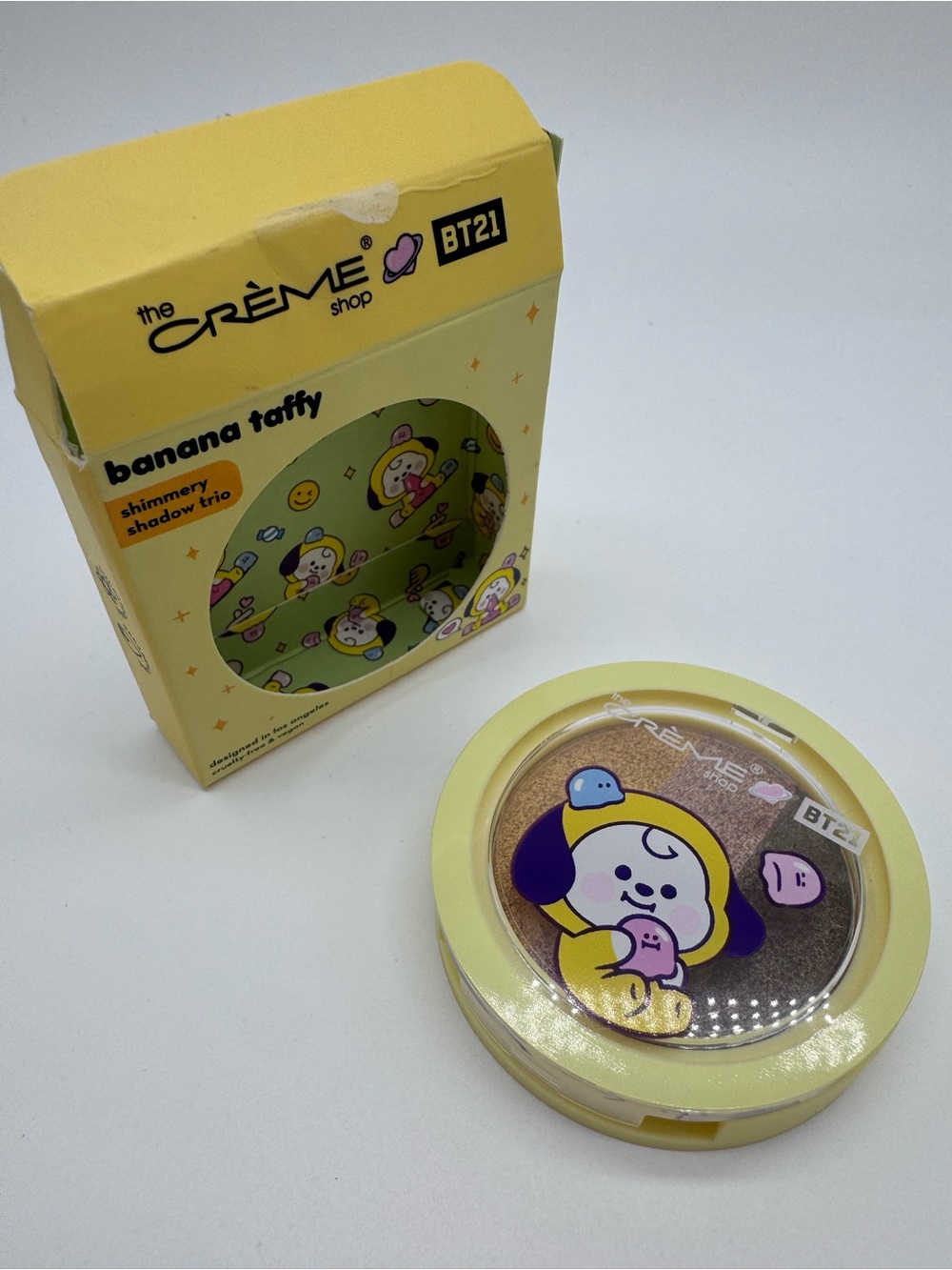 the CRÈME shop Banana Taffy Shimmery Shadow Trio — Gold, Pink, Brown - Picture 4 of 7